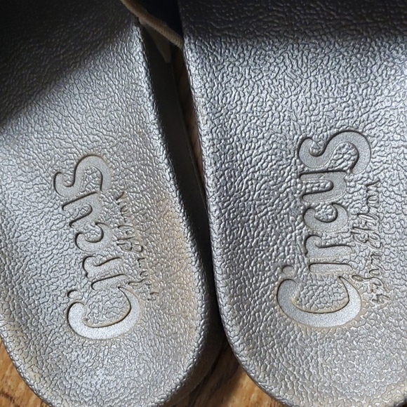 Sun'z out bun'z out Circus by Sam Edelman slides - Picture 7 of 11